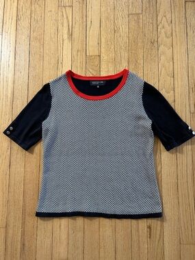Jones New York Black & White Herringbone Top with Red Neckline